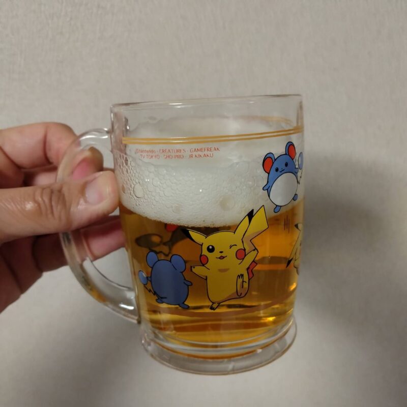 グラスに注いだサッポロ生ビール黒ラベル「埼玉西武ライオンズ応援缶」(2023年度版)その1