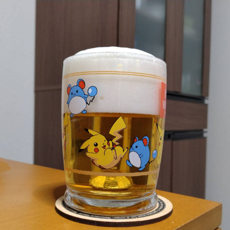 グラスに注いだサッポロ生ビール黒ラベル『箱根駅伝缶(その2)