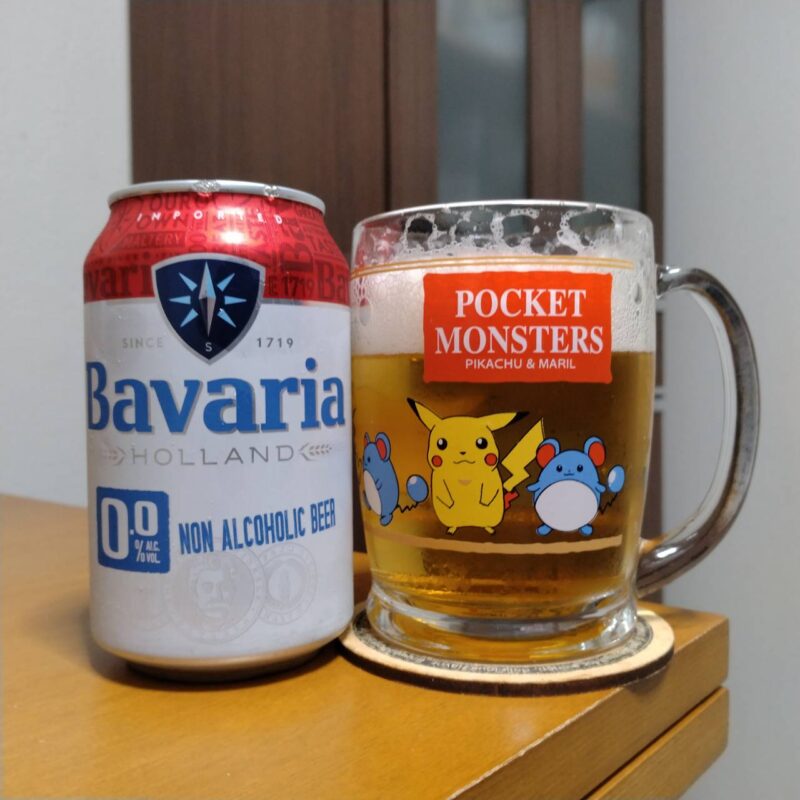 ノンアルコールビールBavaria 0.0%ババリアとグラスに注いだノンアルコールビールBavaria 0.0%ババリア