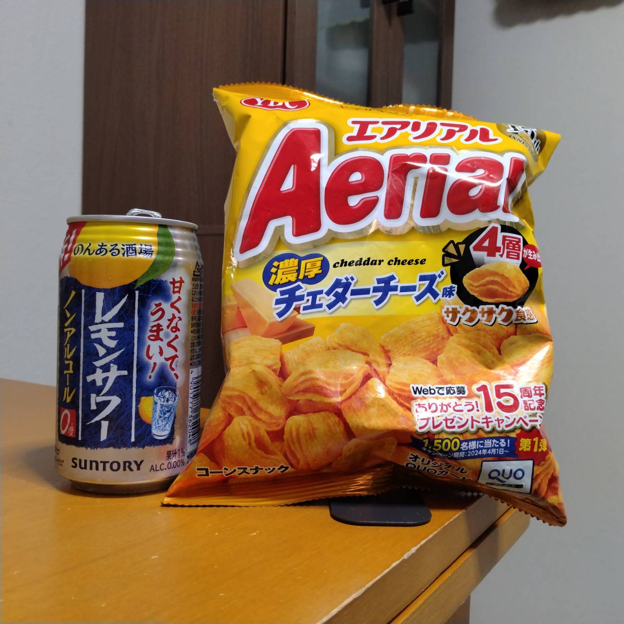 サントリーのんある酒場レモンサワーノンアルコール(リニューアル版)とヤマザキビスケットエアリアル