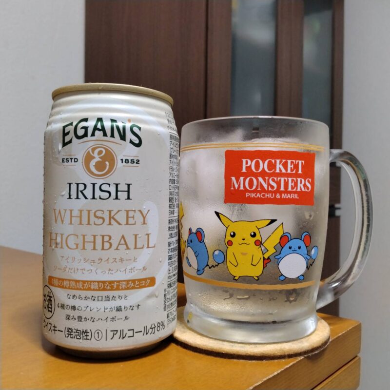 セブンアンドアイグループ限定EGAN'S IRISHウィスキーハイボールとグラスに注いだセブンアンドアイグループ限定EGAN'S IRISHウィスキーハイボール