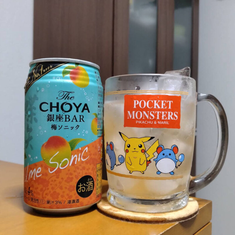 チョーヤ梅酒セブンイレブン限定The CHOYA 銀座BAR 梅ソニックとグラスに注いだチョーヤ梅酒セブンイレブン限定The CHOYA 銀座BAR 梅ソニック