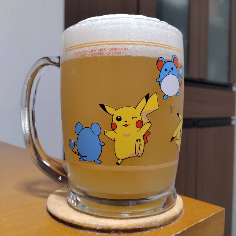 グラスに注いだ伊勢角麦酒イトーヨーカドーグループ限定CRAFT DAYS Nouveau Pale Ale(その1)