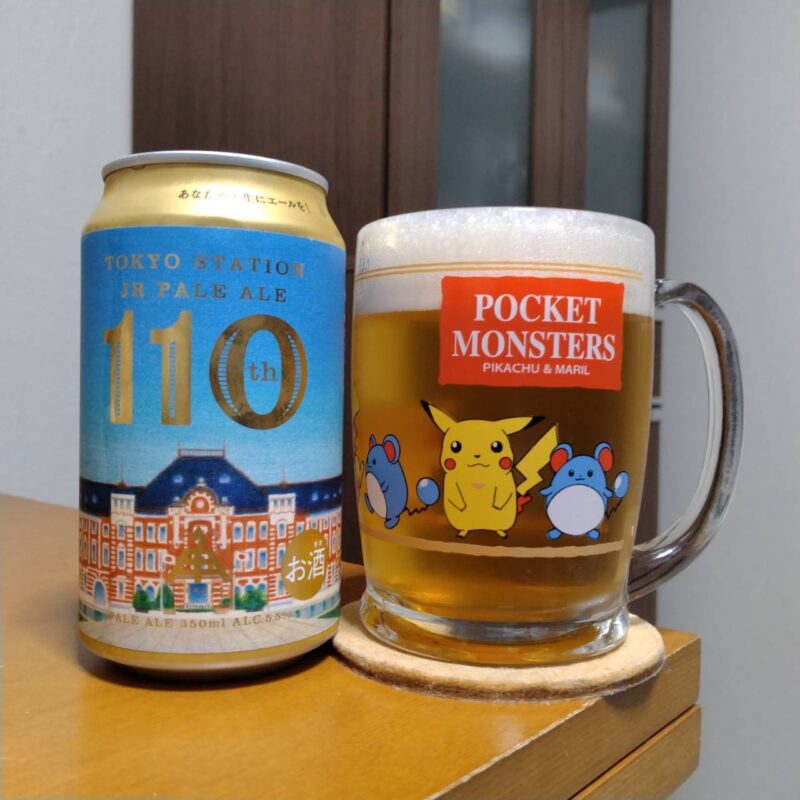 伊勢角屋麦酒TOKYO STATION JR PALE ALEとグラスに注いだ伊勢角屋麦酒TOKYO STATION JR PALE ALE