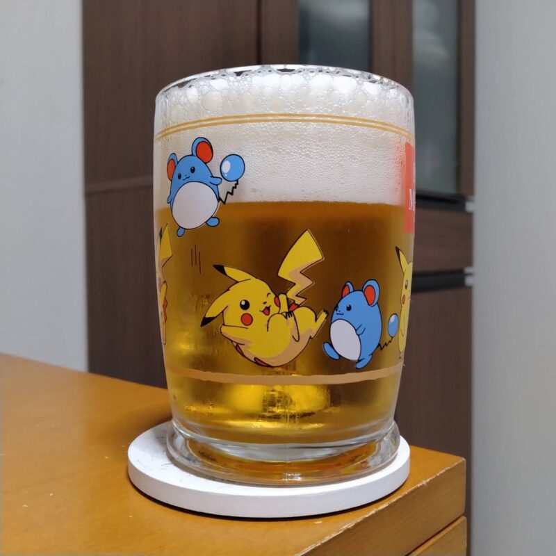 グラスに注いだファミリーマート限定スウィンケルズ乾杯！ピルスナー(その2)