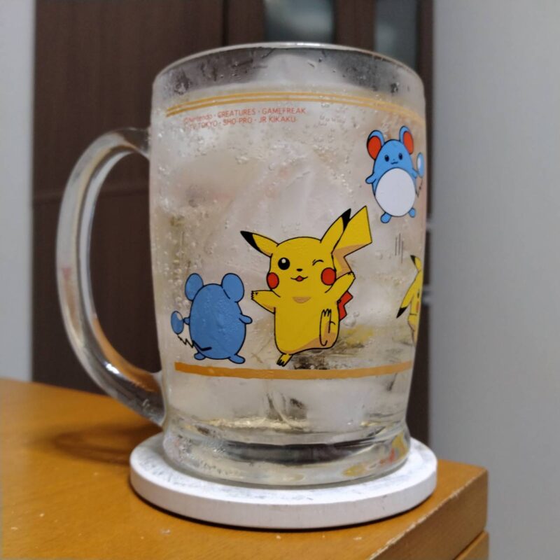 グラスに注いだサントリートリスハイボール缶〈やわらか〉その1