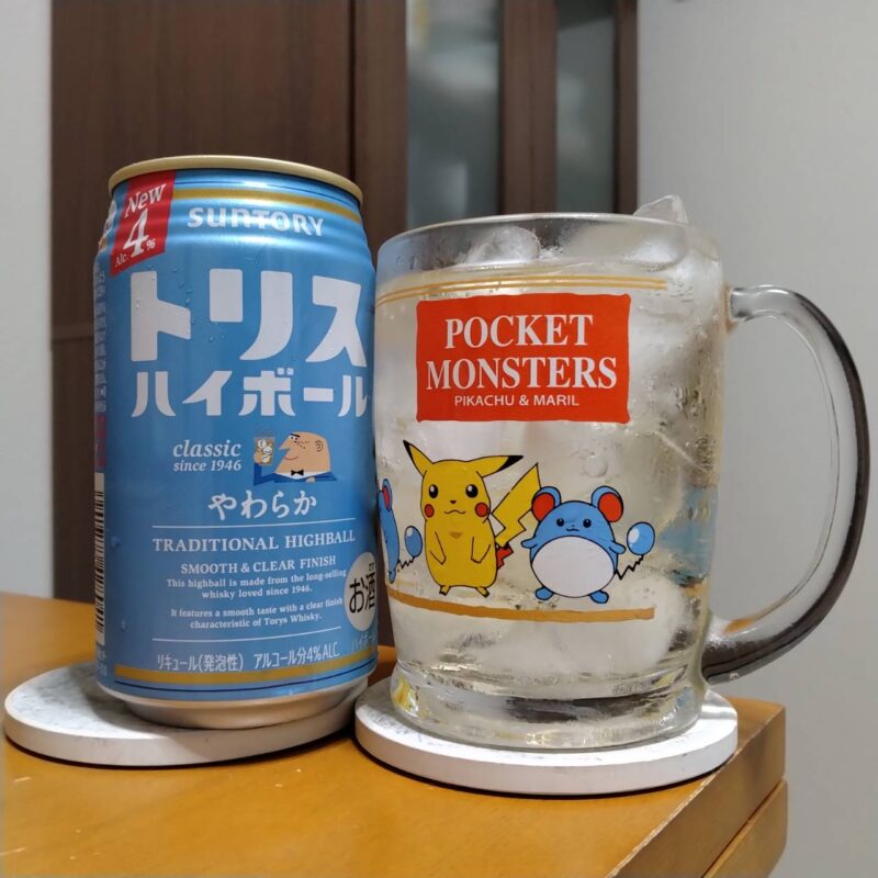 ントリートリスハイボール缶〈やわらか〉とグラスに注いだントリートリスハイボール缶〈やわらか〉