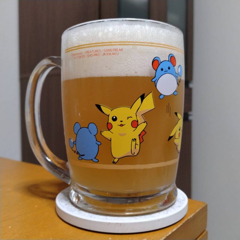 グラスに注いだヘリオス酒造島ビールSESSION IPA(その1)