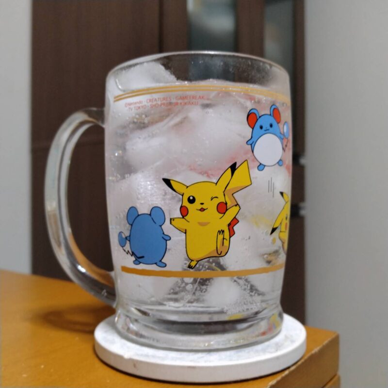 グラスに注いだセイコーマートミントクラフトジンハイボール(その1)