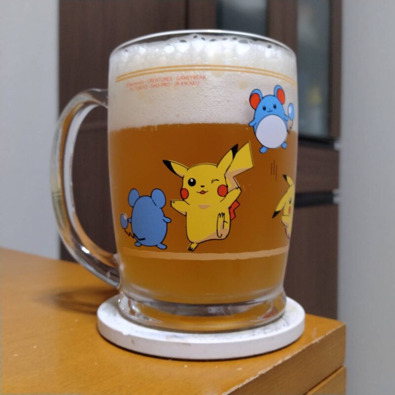 グラスに注いだファミリーマート限定サントリーワールドクラフト無濾過ホワイトビール(その1)
