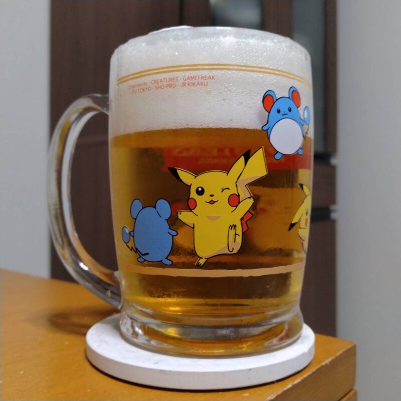 グラスに注いだホランディア・プレミアム・ビール(その1)