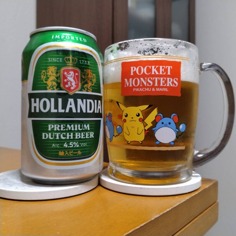 ホランディア・プレミアム・ビールとグラスに注いだホランディア・プレミアム・ビール