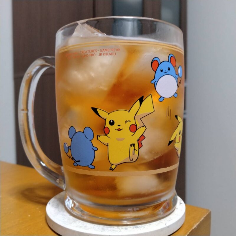グラスに注いだファミリーマート限定合同酒精ルイボスティーハイ(その1)