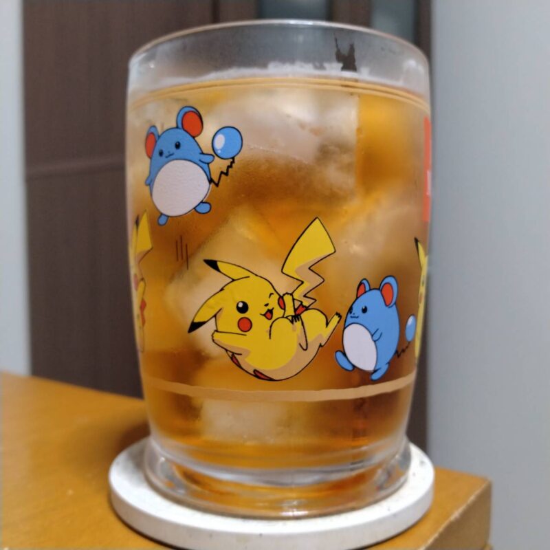 グラスに注いだファミリーマート限定合同酒精ルイボスティーハイ(その2)