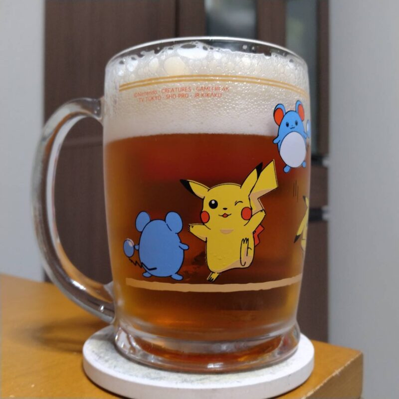 アサヒオリオン75BEER島風ピルスナーとグラスに注いだアサヒオリオン75BEER島風ピルスナー(その1)