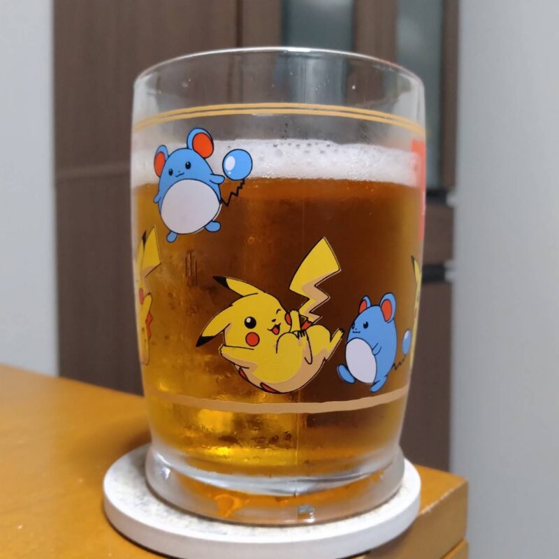 グラスに注いだアサヒオリオン75BEER島色ペールエール(その2)
