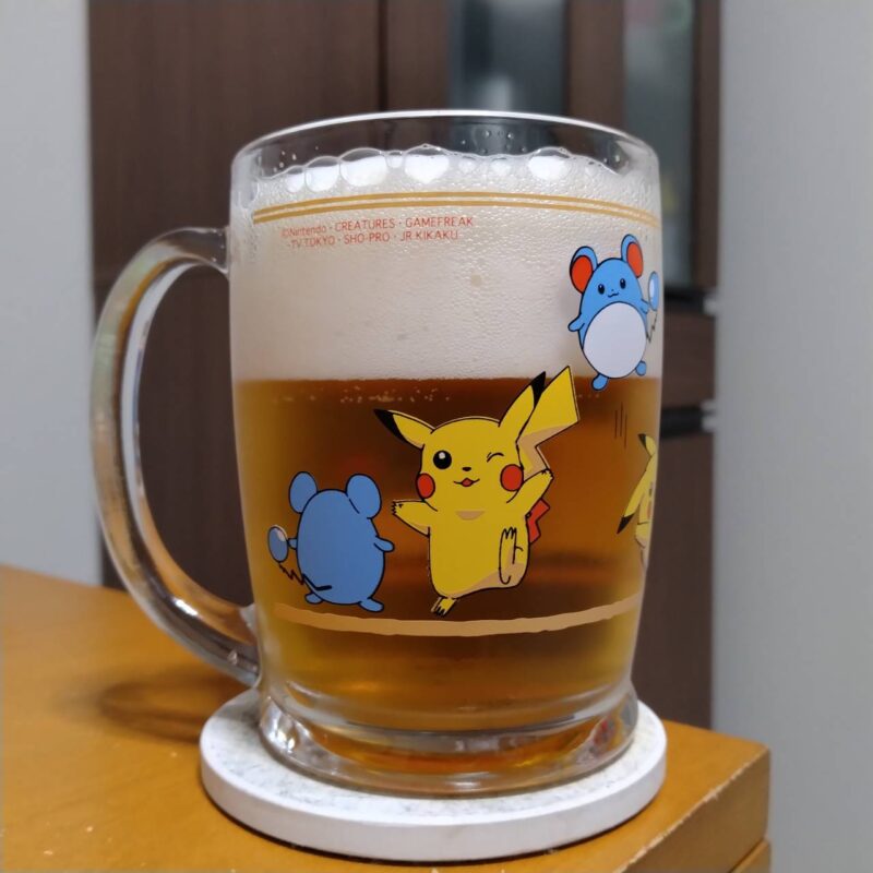 グラスに注いだサントリーパーフェクトサントリービール〈エール〉その1
