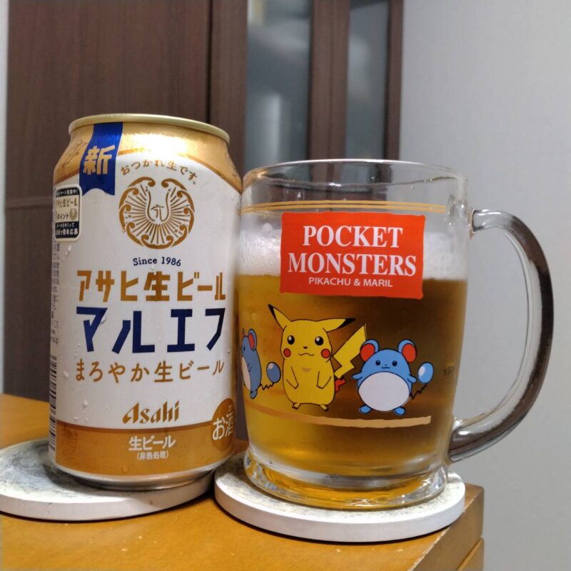 アサヒ生ビール(マルエフ)リニューアル版とグラスに注いだアサヒ生ビール(マルエフ)リニューアル版