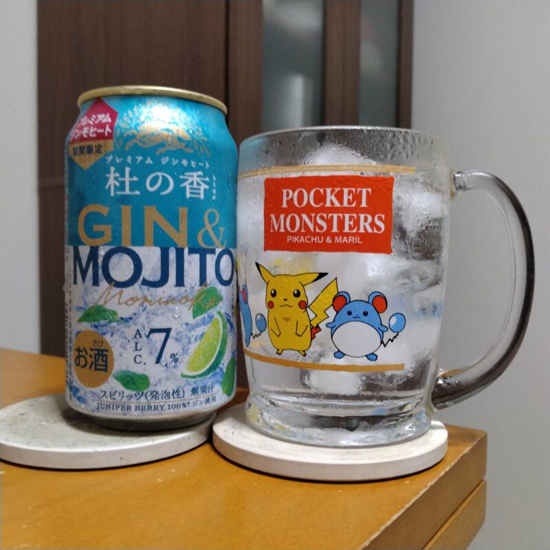 キリンKIRIN Premiumジンモヒート杜の香（期間限定）とグラスに注いだキリンKIRIN Premiumジンモヒート杜の香（期間限定）