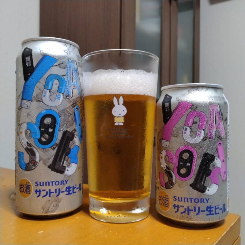 サントリーコンビニ限定YOASOBI×サントリー生ビールコラボ缶“ヨアソビ―ルとグラスに注いだサントリーコンビニ限定YOASOBI×サントリー生ビールコラボ缶“ヨアソビ―ル