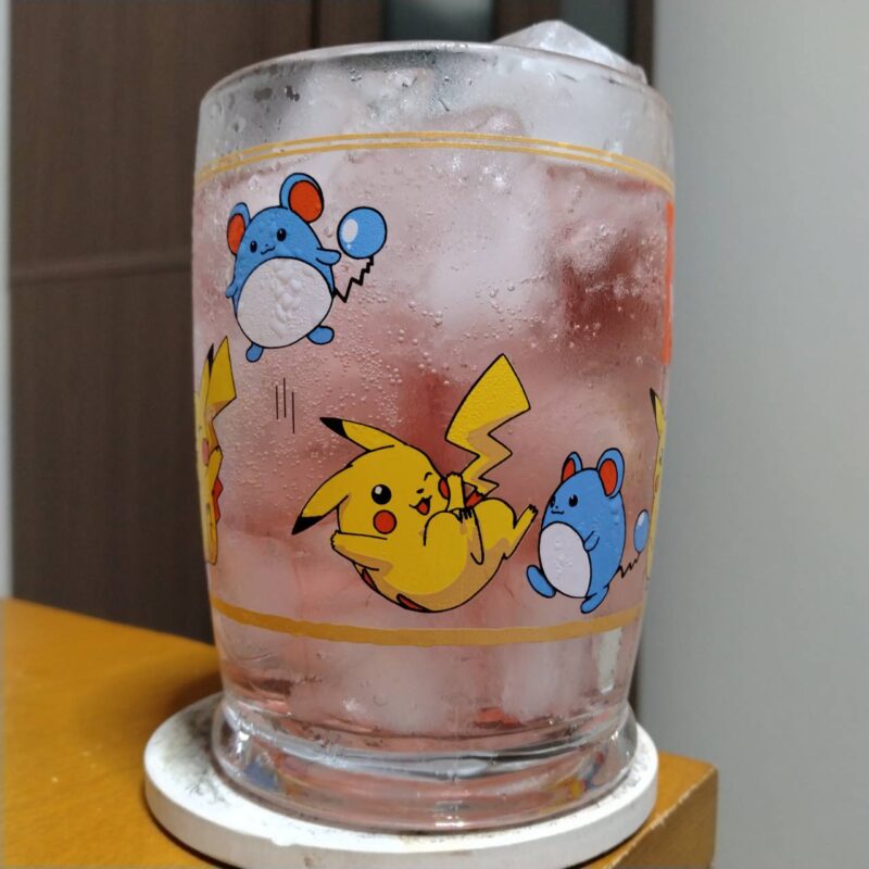 グラスに注いだ北海道麦酒道産素材余市ぶどう(その2)