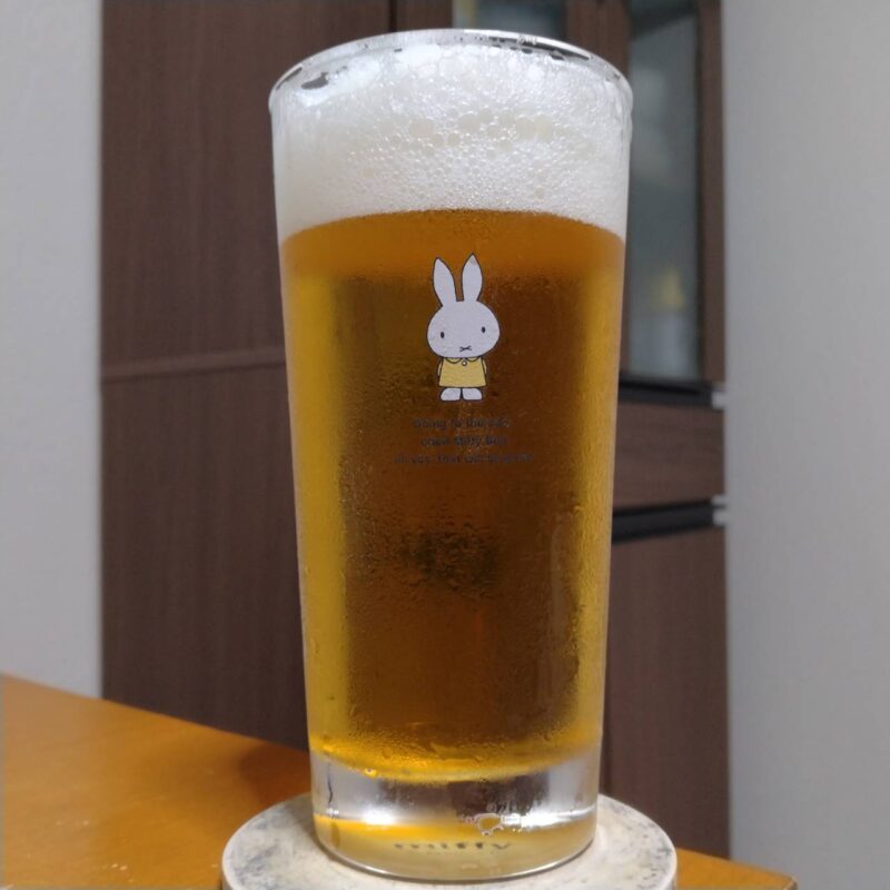 グラスに注いだアサヒオリオン75BEER島星シトラスエール