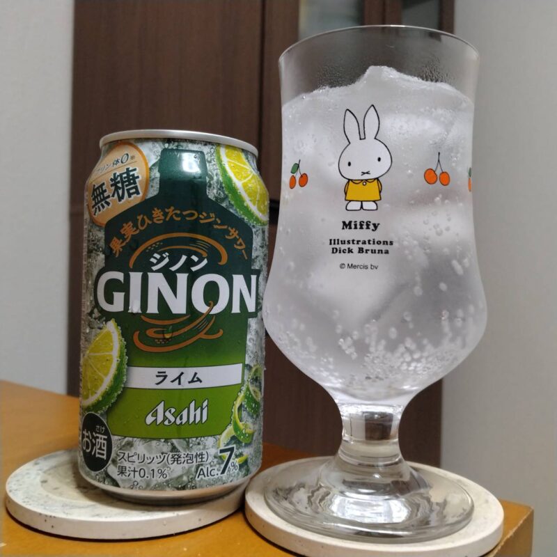 アサヒGINONライムとグラスに注いだアサヒGINONライム