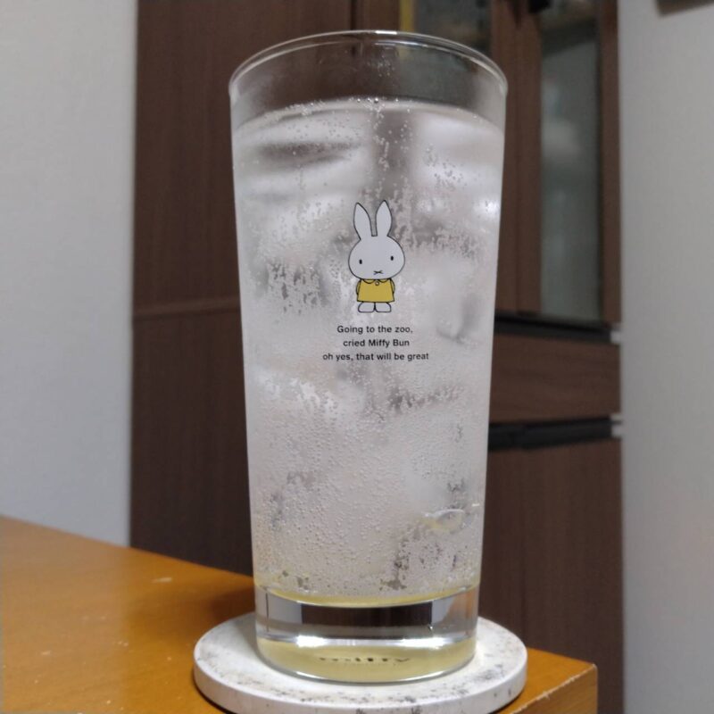 グラスに注いだキリン氷結®巨峰スパークリング（期間限定）