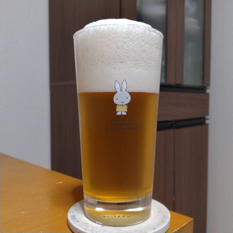 グラスに注いだ横浜ビールそごう横浜店限定 SOGO YOKOHAMA 40th Anniversaryビール