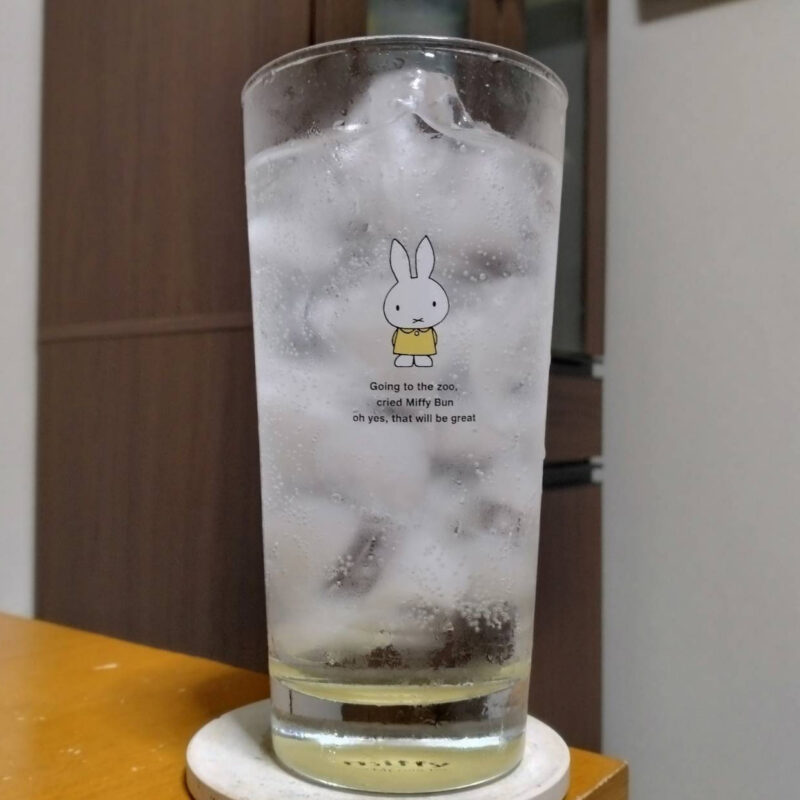 グラスに注いだ 富永貿易神戸居留地チューハイレモン糖類ゼロ