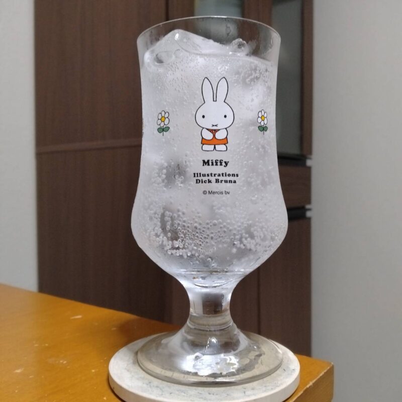 グラスに注いだキリン氷結®愛媛産キウイ(期間限定)