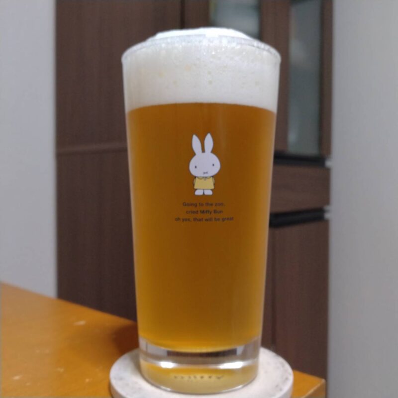 グラスに注いだキリンSPRING VALLEY BREWERY まろみのエール(期間限定)