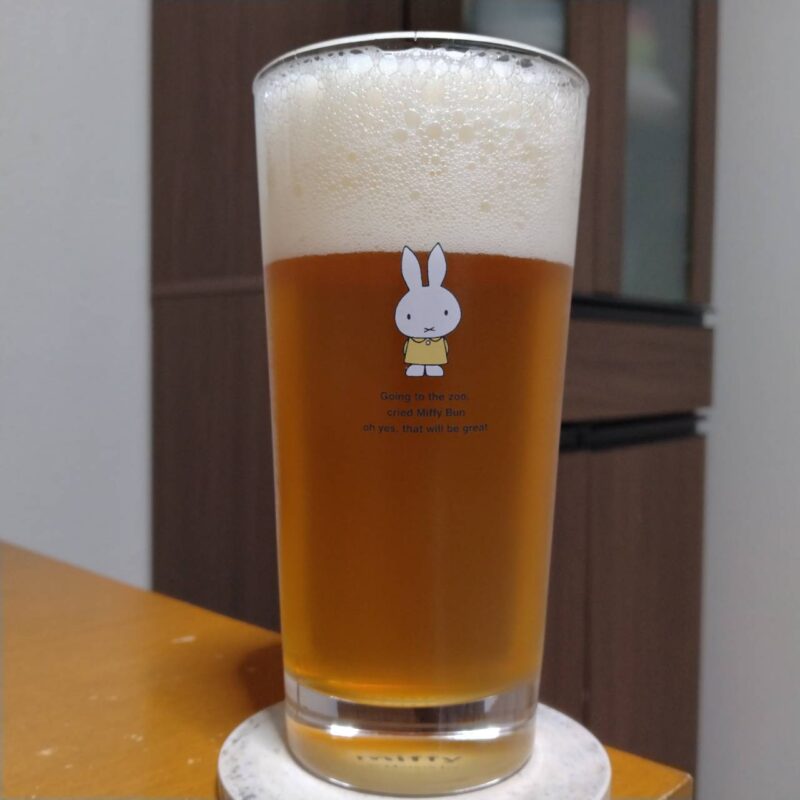 グラスに注いだ黄桜酒造 黄桜 LUCKY HORSE