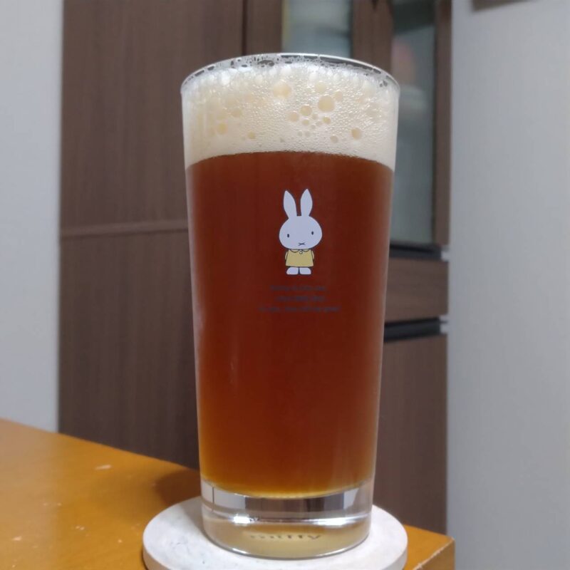 グラスに注いだオハラズアイリッシュペールエール