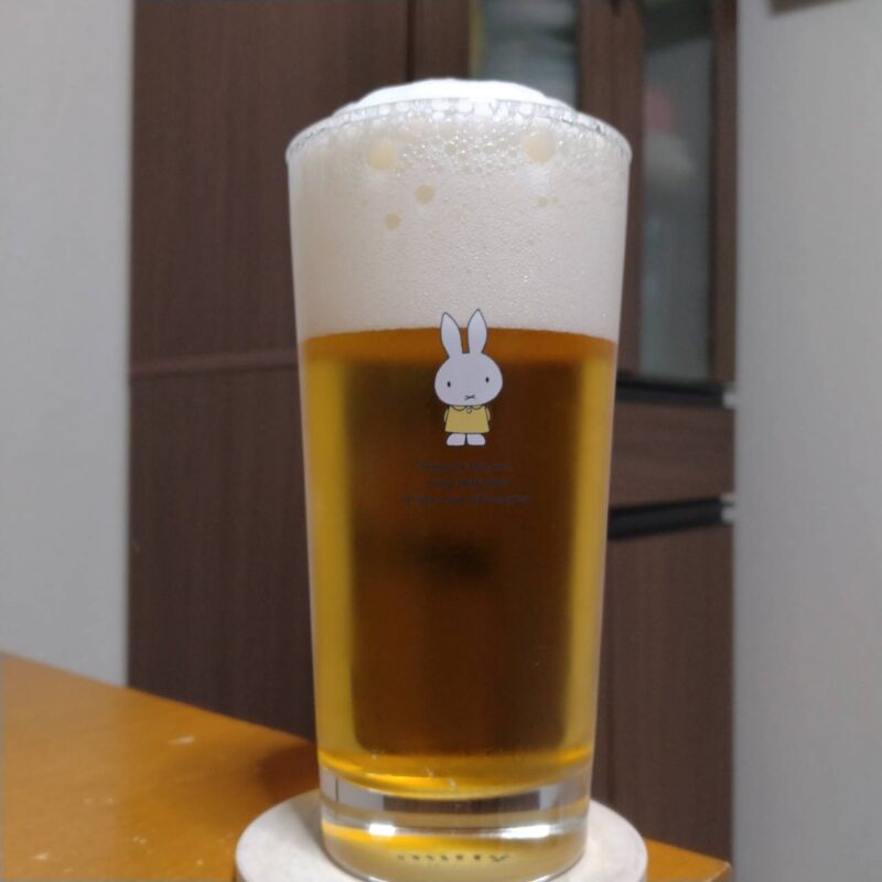 グラスに注いだサッポロクラシック