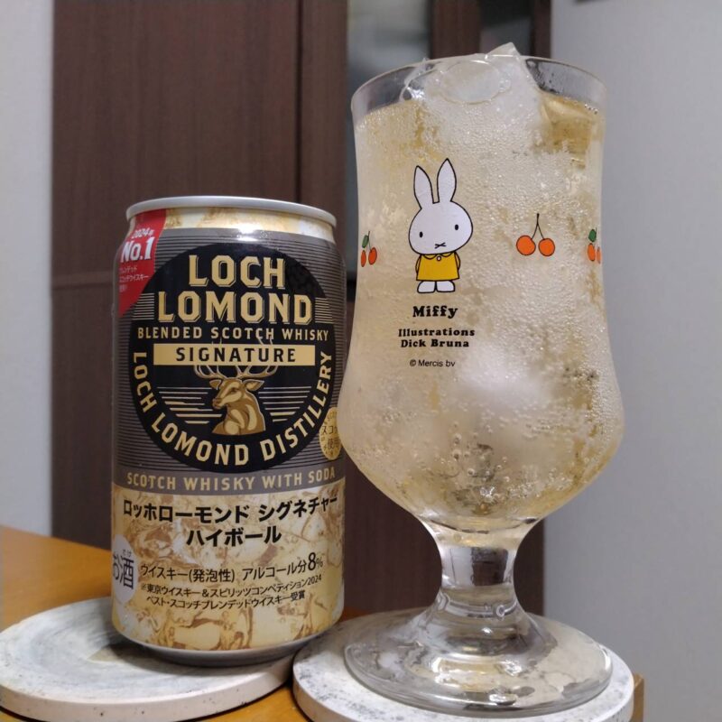  都光ロッホローモンドシグネチャーハイボール缶とグラスに注いだ 都光ロッホローモンドシグネチャーハイボール缶