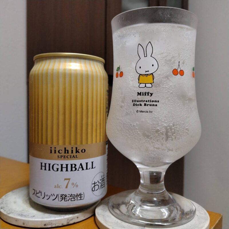 三和酒類iichiko SPECIAL HIGHBALLとグラスに注いだ三和酒類iichiko SPECIAL HIGHBALL