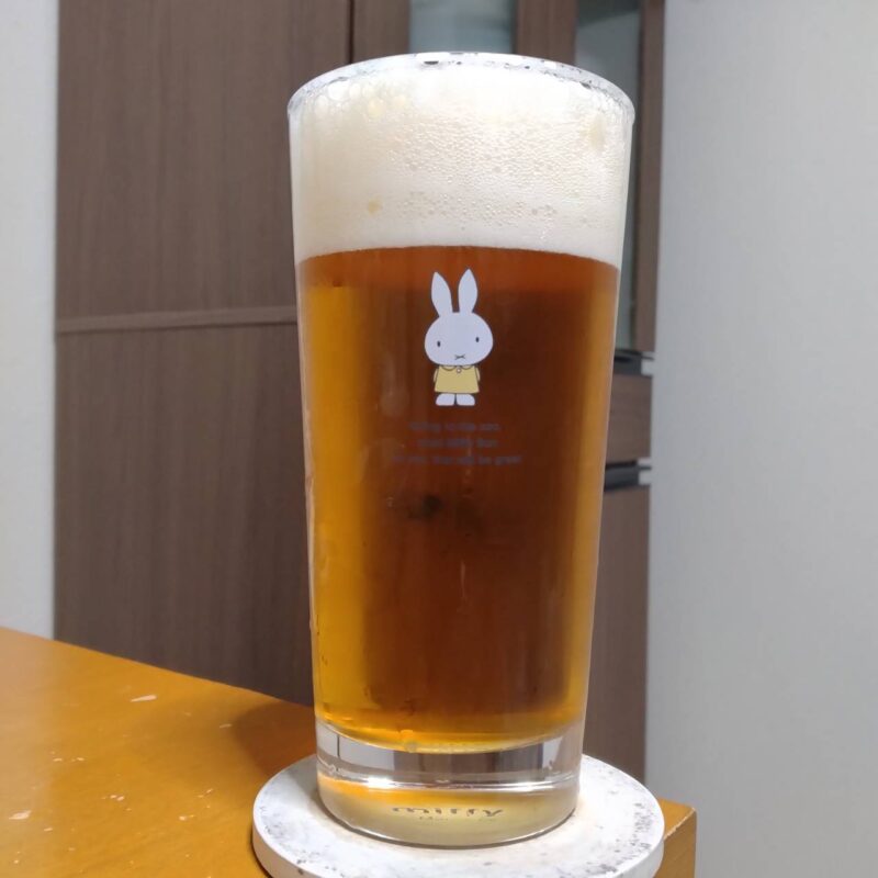 グラスに注いだサッポロサクラビール