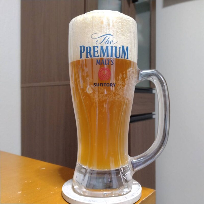 グラスに注いだサントリーザ・プレミアム・モルツ マスターズドリームリミテッドエディション＃66