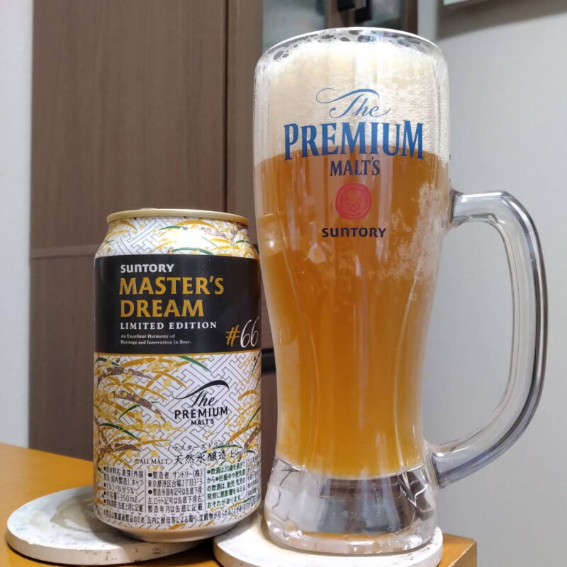 サントリーザ・プレミアム・モルツ マスターズドリームリミテッドエディション＃66とグラスに注いだサントリーザ・プレミアム・モルツ マスターズドリームリミテッドエディション＃66