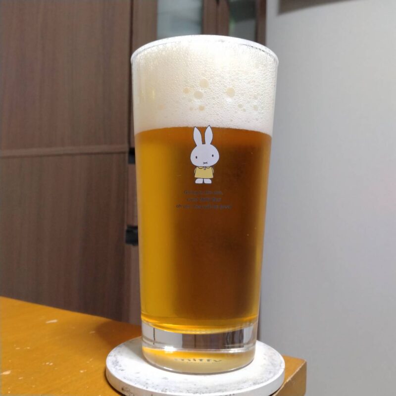 具らずに注いだサントリーファミリーマート限定ワールドクラフトフルーティI.P.A