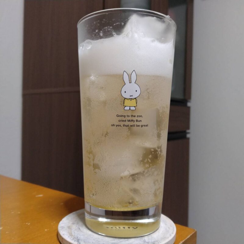  グラスに注いだサントリープレミアムハイボール山崎〈芳醇な香りと奥深い余韻〉