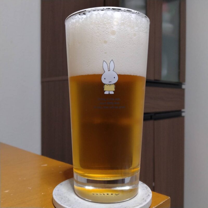 グラスに注いだサントリーパーフェクトサントリービール