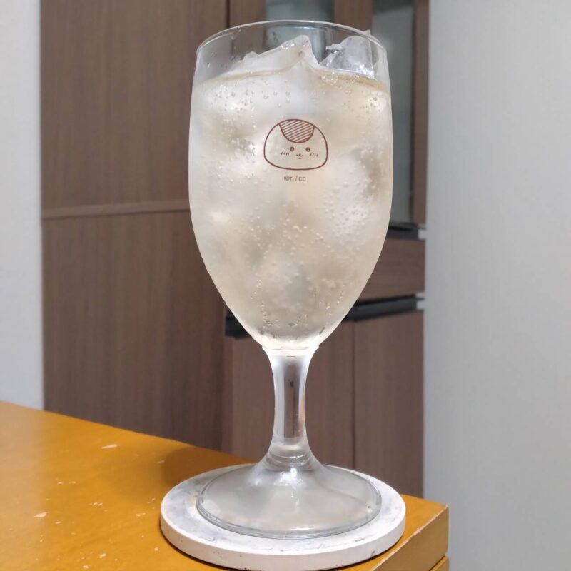  グラスに注いだ白鶴酒造ぷるぷる梅酒