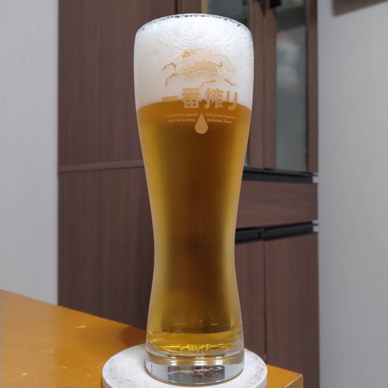 グラスに注いだ キリン一番搾り限定春示温インキデザイン缶