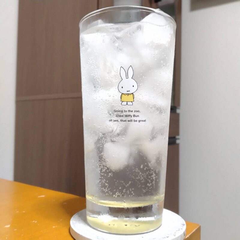  グラスに注いだサンガリア業務スーパー限定チューハイグレープフルーツ