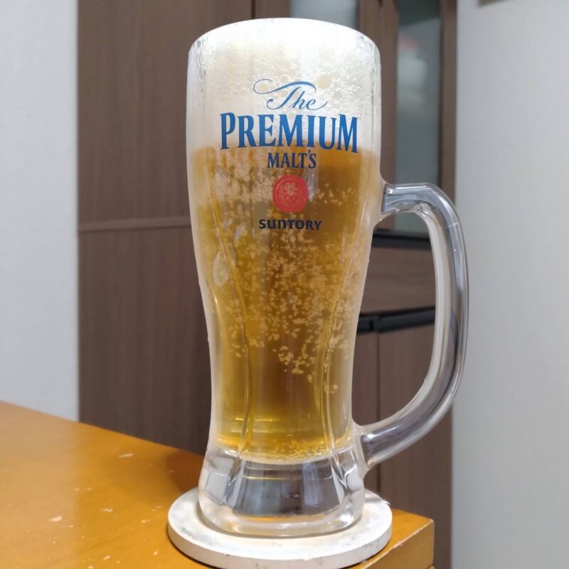 グラスに注いだサントリー・ザ・プレミアム・モルツリニューアル版