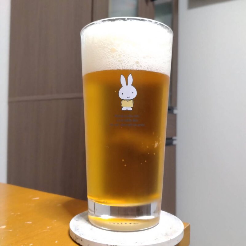 グラスに注いだサッポロヱビスビール