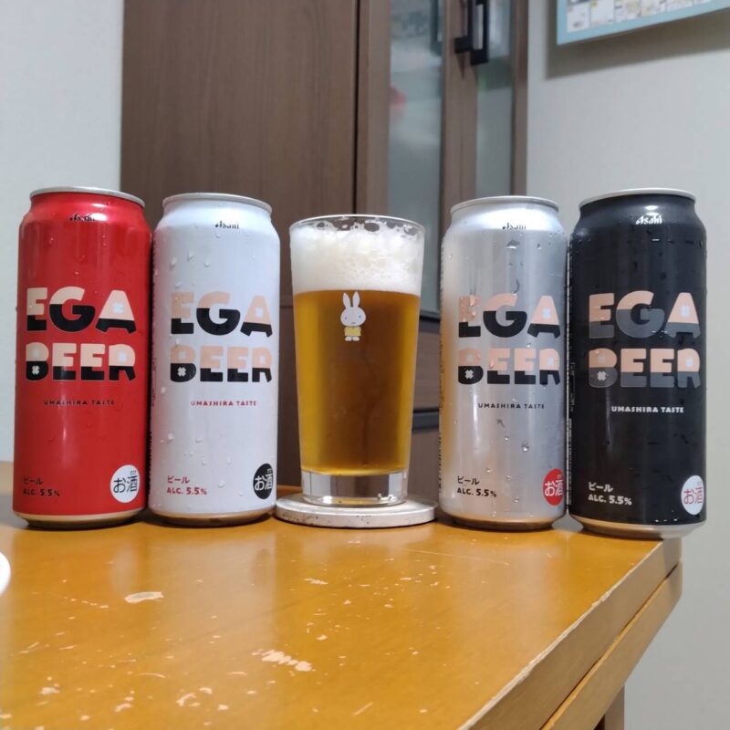 アサヒEGA BEERとグラスに注いだアサヒEGA BEER(その2)