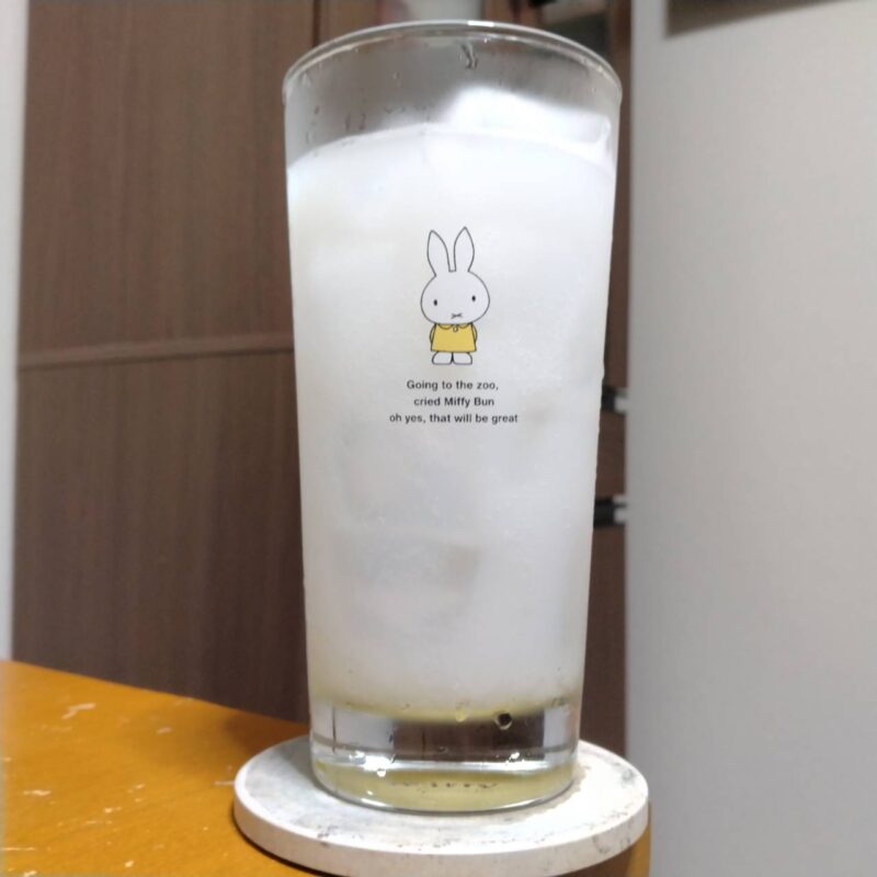 グラスに注いだアサヒカルピスサワー
